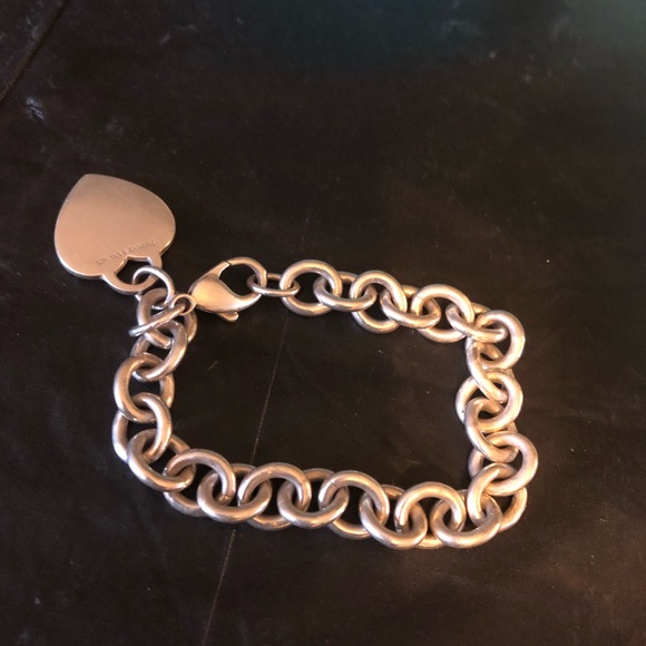 Tiffany & Co sterling heart charm bracelet, box & pouch ready for engraving! - Picture 9 of 10